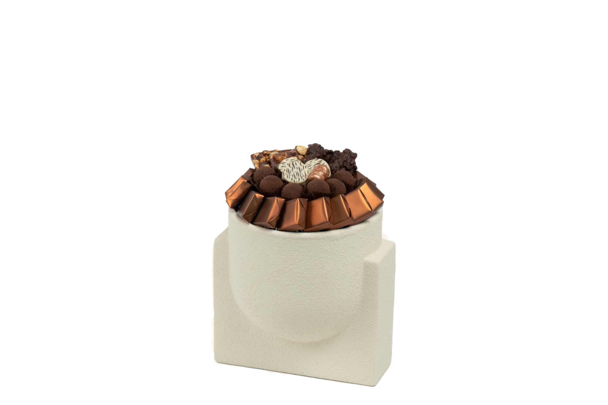Coupe en porcelaine garnie de chocolat