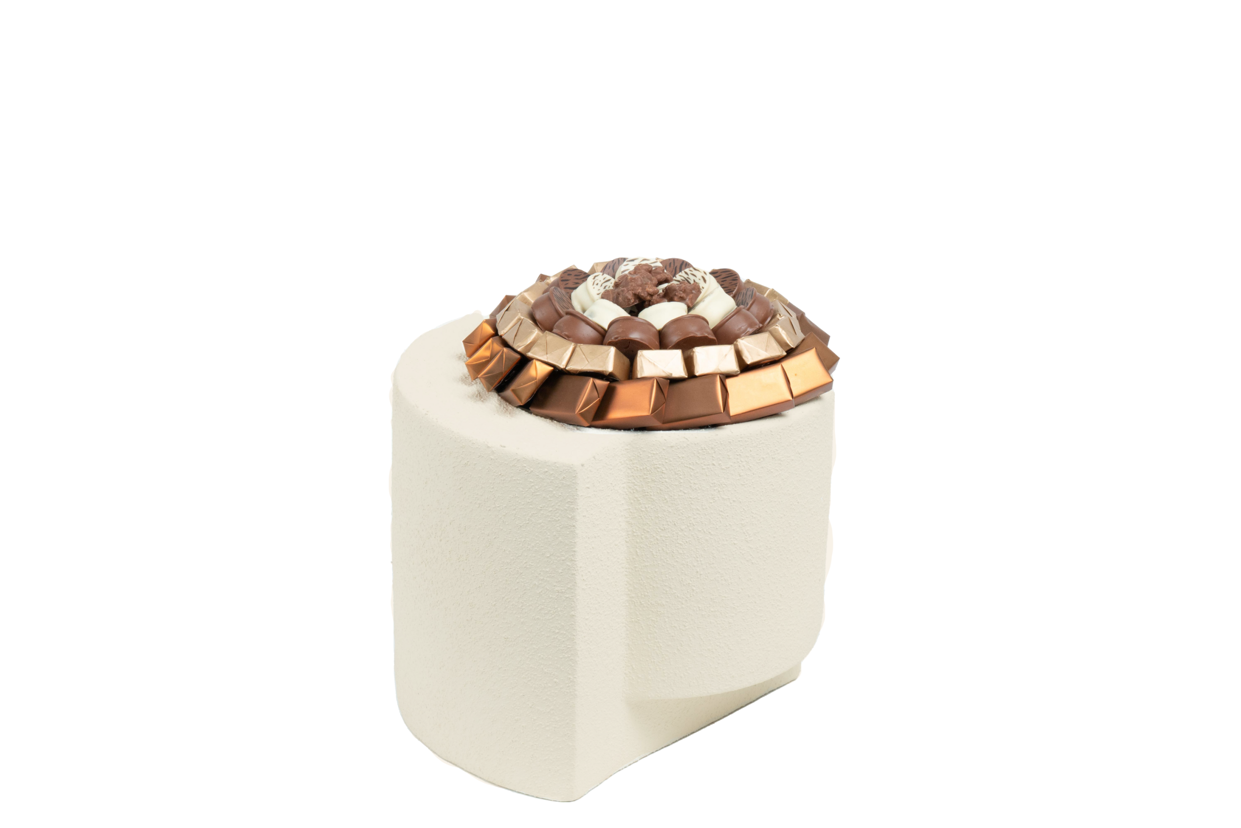 Coupe en porcelaine garnie de chocolat