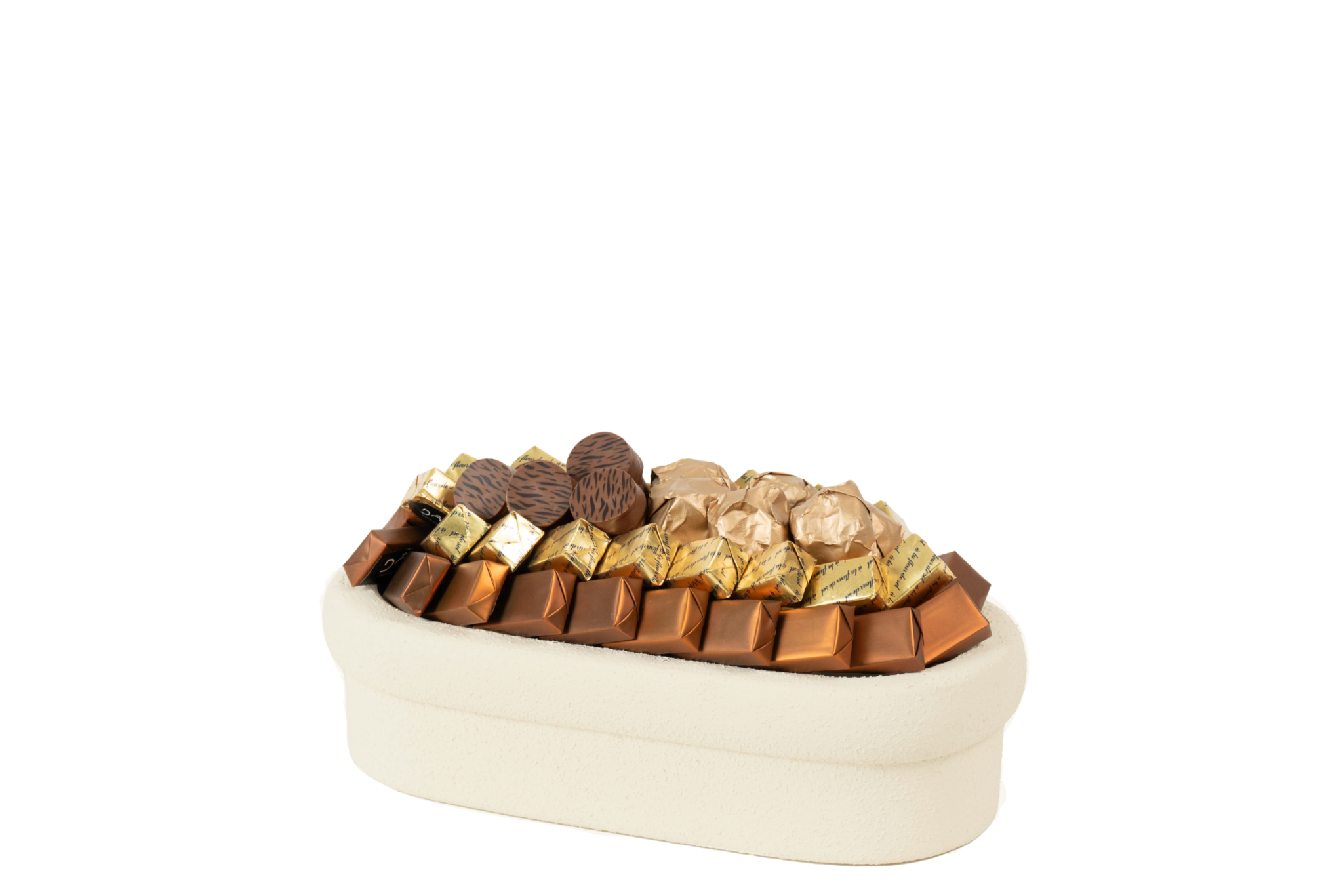 Coupe en porcelaine garnie de chocolat
