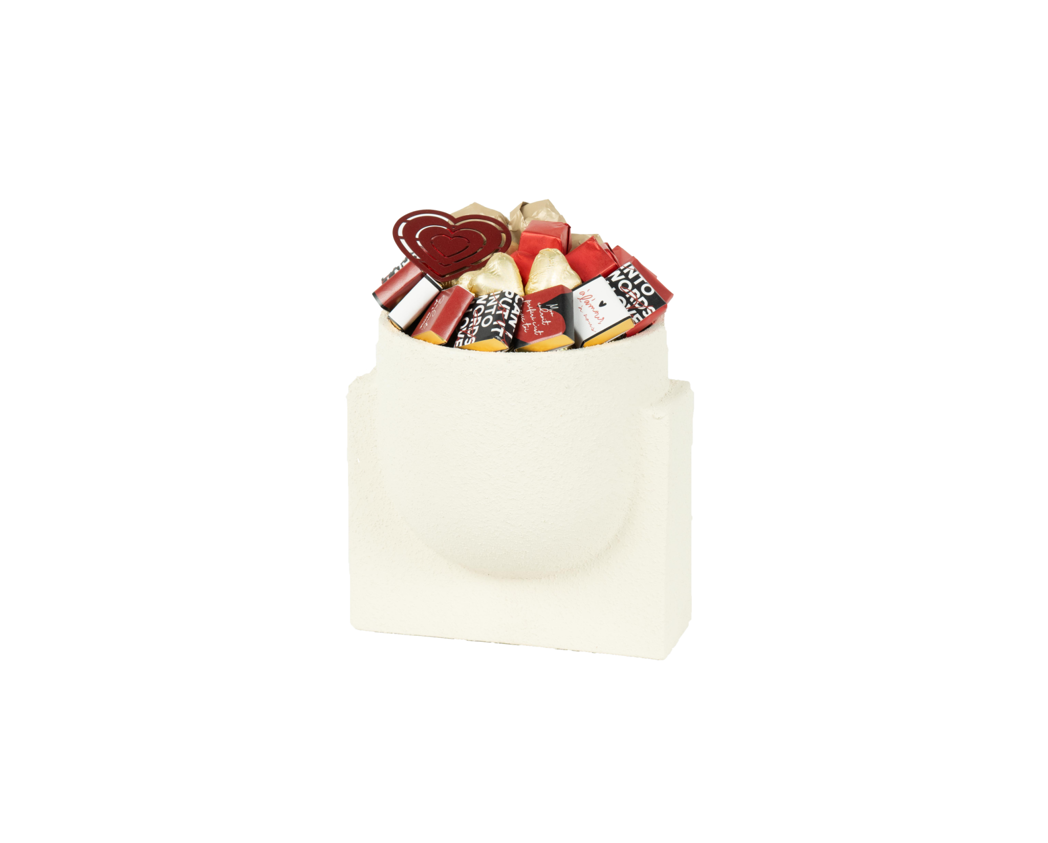 Coupe en porcelaine garnie de chocolat