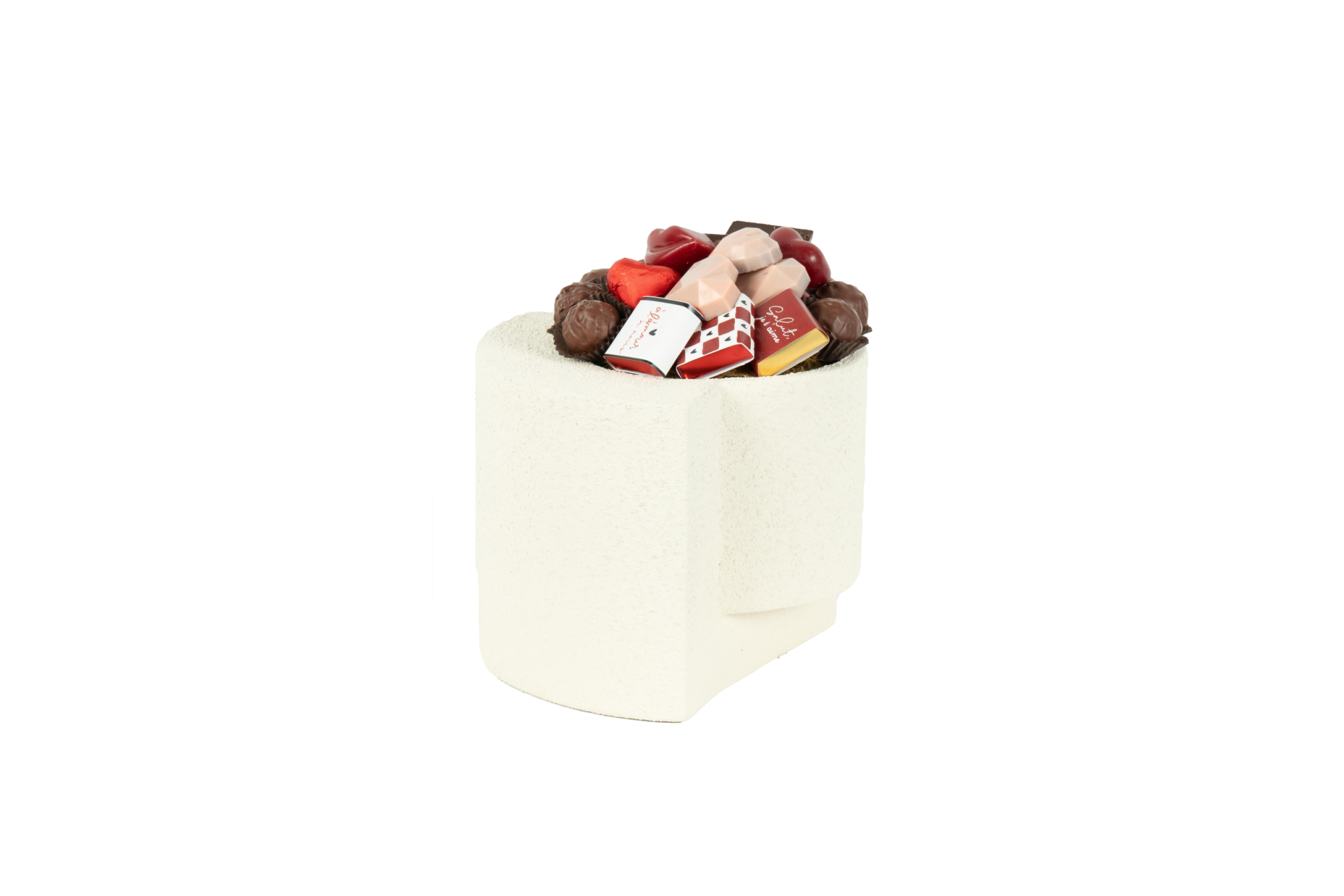 Coupe en porcelaine garnie de chocolat